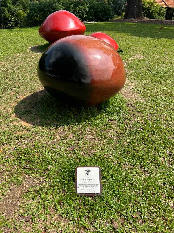 additional photograph of the sculpture on this page