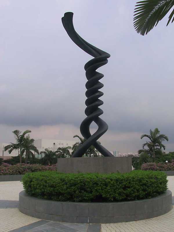 additional photograph of the sculpture on this page