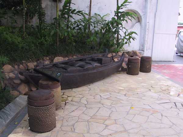 additional photograph of the sculpture on this page