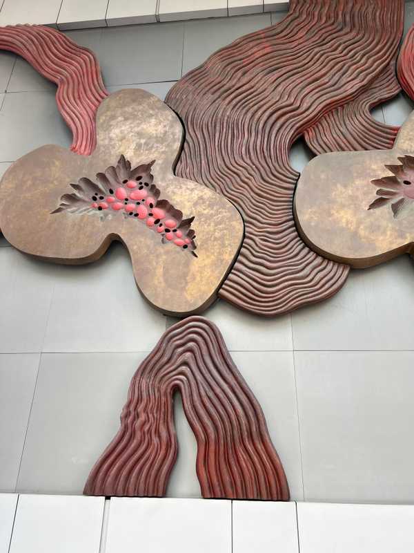 additional photograph of the sculpture on this page