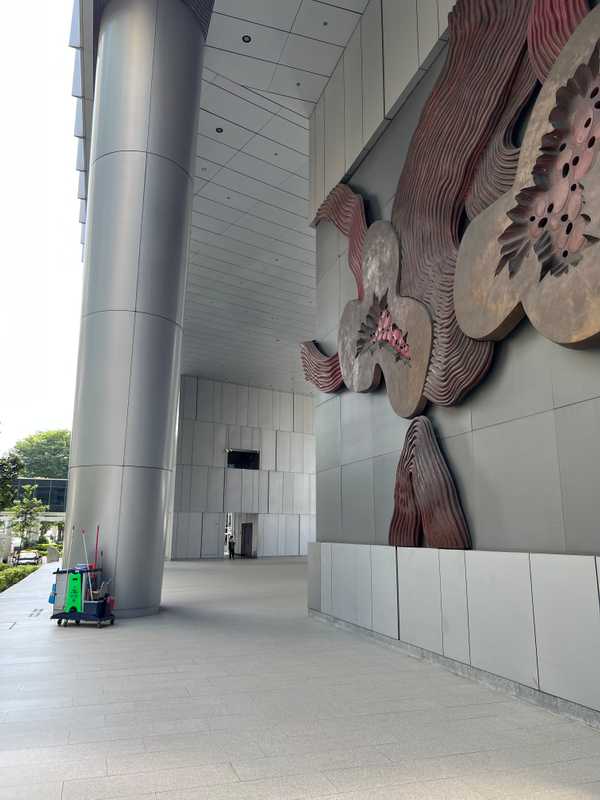 additional photograph of the sculpture on this page