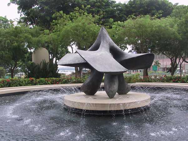 additional photograph of the sculpture on this page