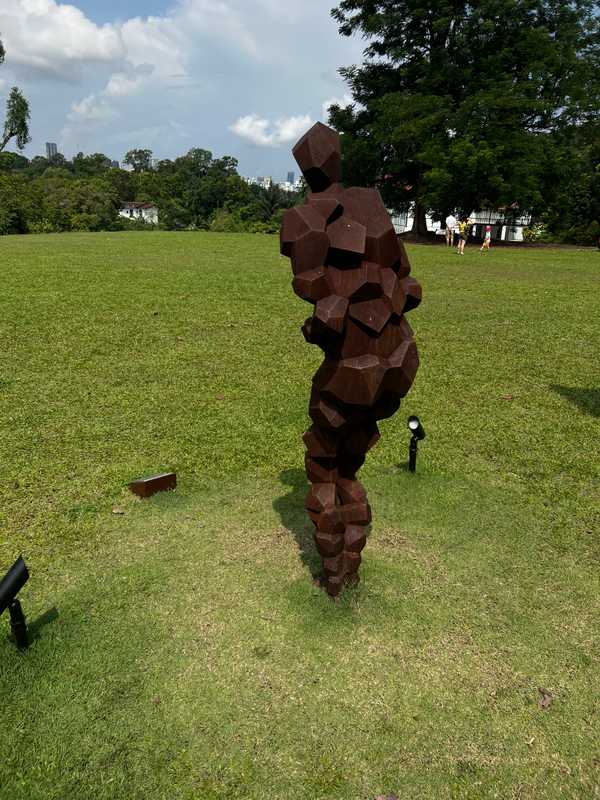 additional photograph of the sculpture on this page