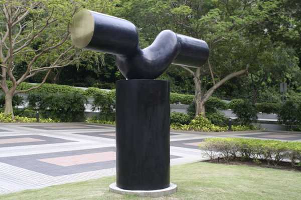 additional photograph of the sculpture on this page