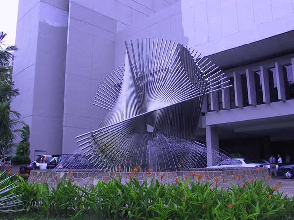 additional photograph of the sculpture on this page