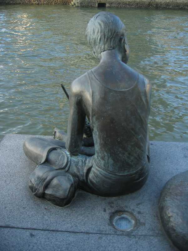 additional photograph of the sculpture on this page