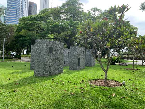 additional photograph of the sculpture on this page