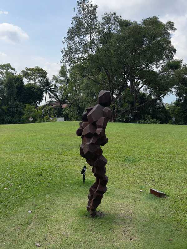 additional photograph of the sculpture on this page