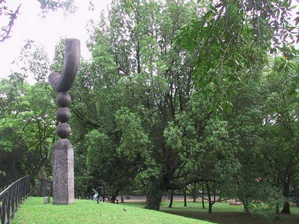 additional photograph of the sculpture on this page