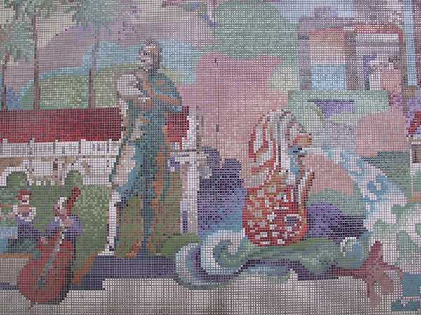 additional photograph of the sculpture on this page