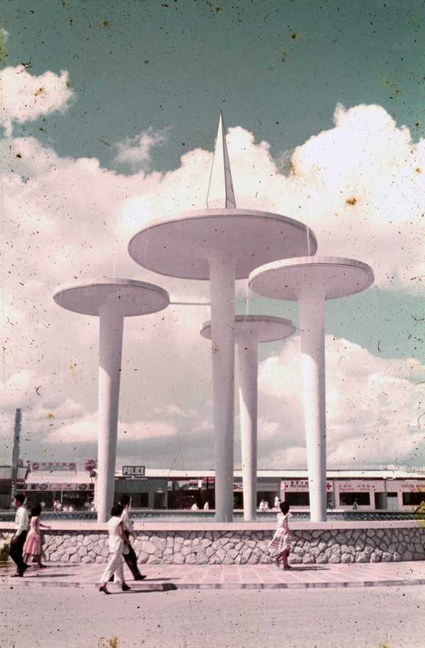 additional photograph of the sculpture on this page