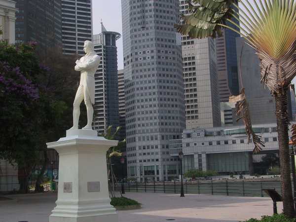 additional photograph of the sculpture on this page