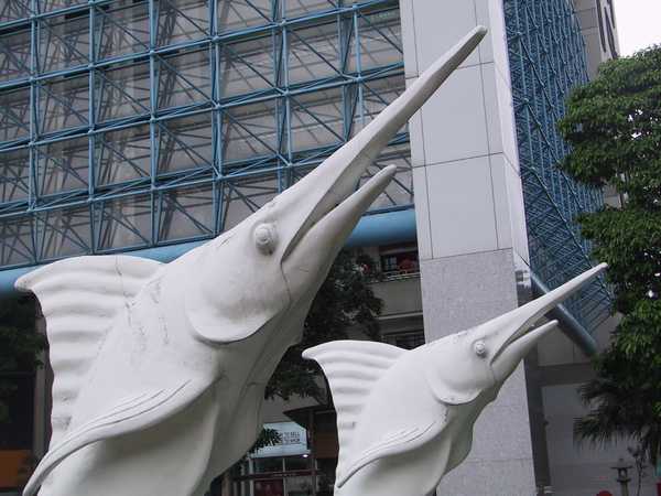 additional photograph of the sculpture on this page