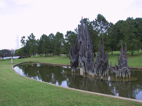 additional photograph of the sculpture on this page