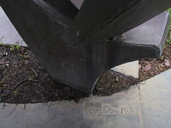 additional photograph of the sculpture on this page