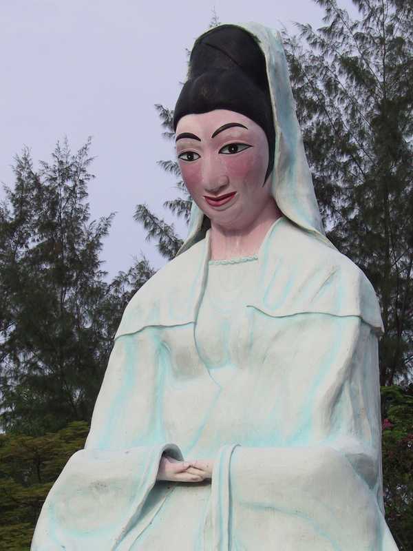 additional photograph of the sculpture on this page