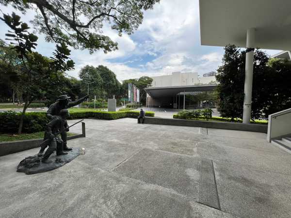 additional photograph of the sculpture on this page
