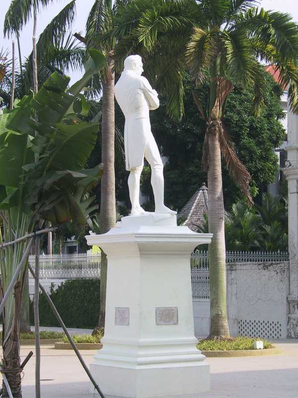 additional photograph of the sculpture on this page