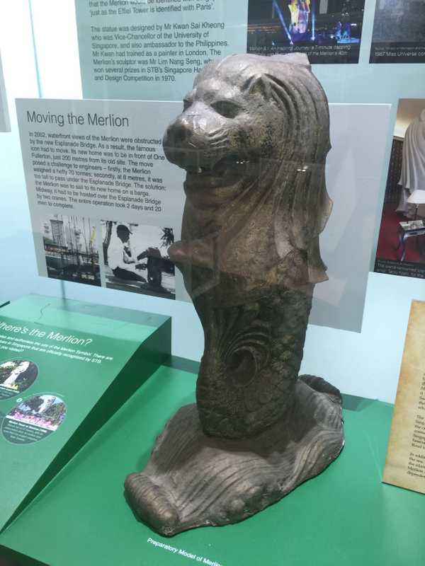 additional photograph of the sculpture on this page