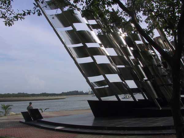 additional photograph of the sculpture on this page