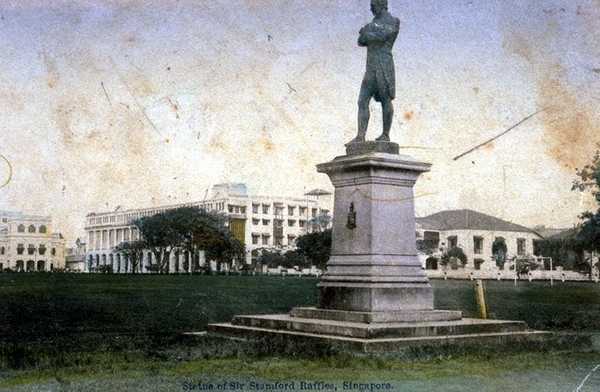 additional photograph of the sculpture on this page
