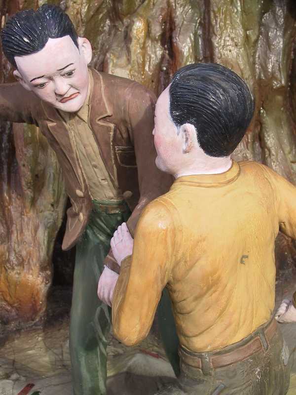 additional photograph of the sculpture on this page