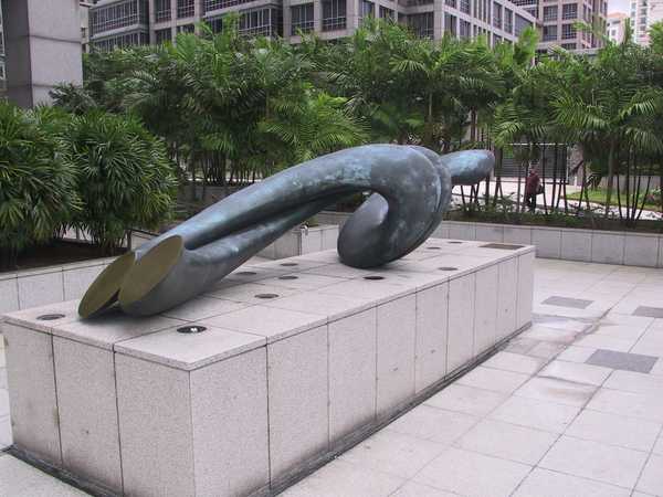 additional photograph of the sculpture on this page
