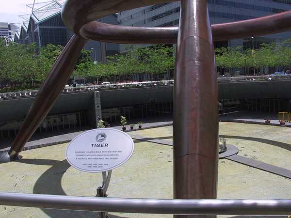 additional photograph of the sculpture on this page