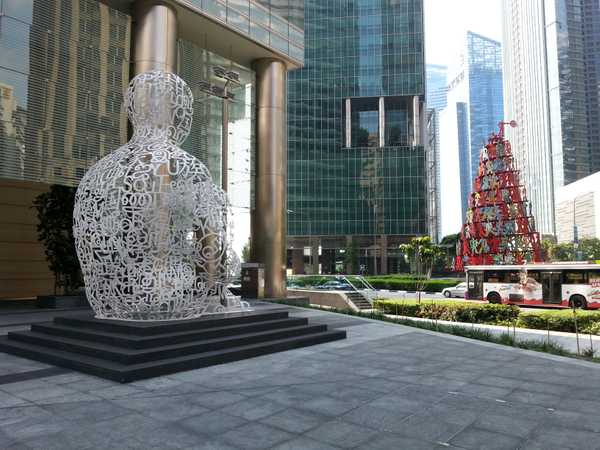 additional photograph of the sculpture on this page